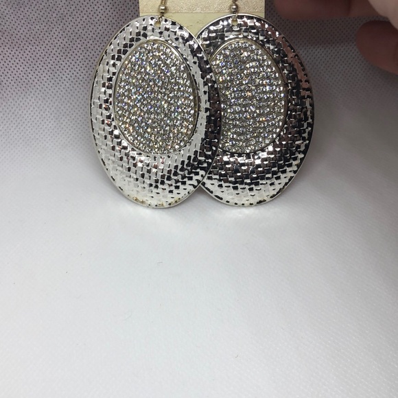 New earrings 5/$20❤️ - Picture 2 of 2